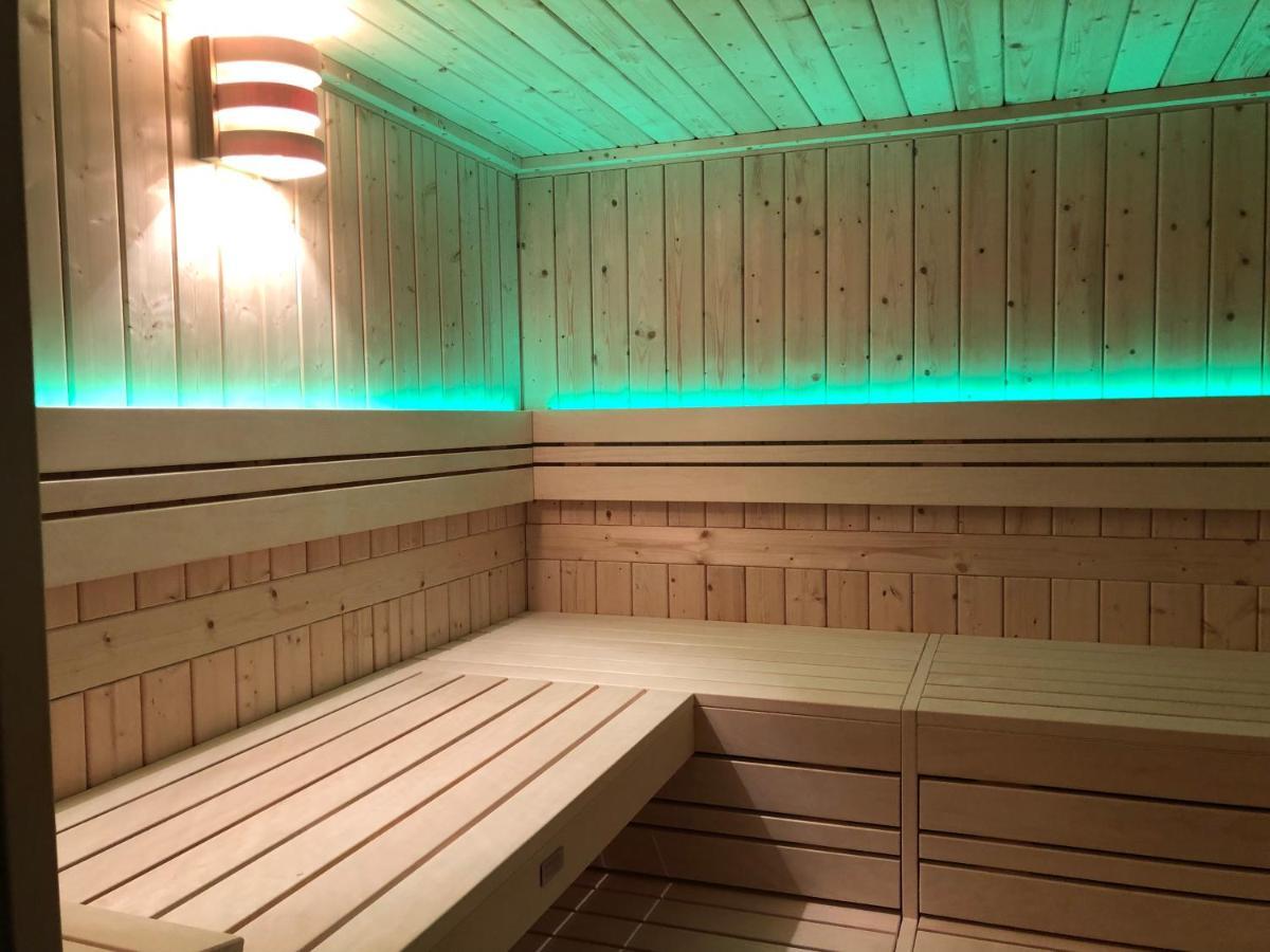 Grosszuegiges Reetdachhaus An Der Nordsee Langenhorn Экстерьер фото