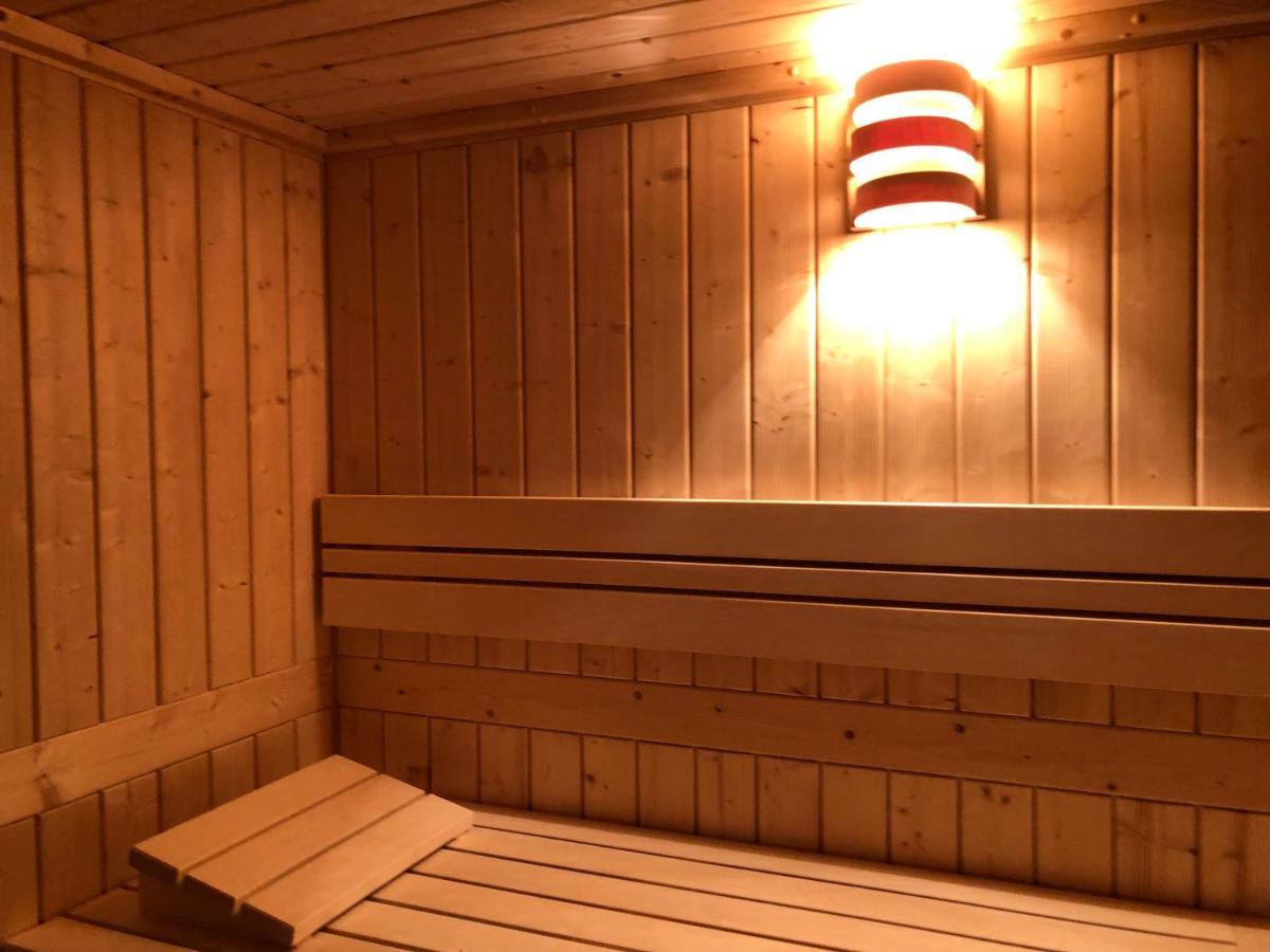 Grosszuegiges Reetdachhaus An Der Nordsee Langenhorn Экстерьер фото